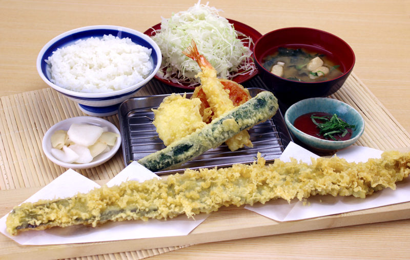 夏期限定「太刀魚の一本天ぷらと夏野菜御膳」